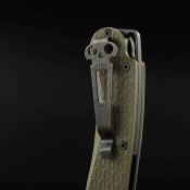 DGRTPFOLBW — Couteau Pliant Daggerr Toothpick Linerlock Lame Acier 8Cr14MoV Black Stonewash Manche ABS Texturé Vert OD Thumb Stud Livraison Gratuite