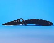 SC07BKP Spyderco Police Black  – Couteau Pliant Lockback, Lame Clip Point VG-10 Noire, Manche Acier Inox Noir Japan - Livraison Gratuite