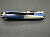 STEDG2303 Stedemon NOC DG23 Tanto – Lame Acier 440C Manche G10 Bleu/Blanc Clip Coffret - Livraison Gratuite