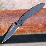 SC07BKP Spyderco Police Black  – Couteau Pliant Lockback, Lame Clip Point VG-10 Noire, Manche Acier Inox Noir Japan - Livraison Gratuite