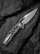 CIVC240392 Couteau Civivi Anaaki Gray Clip Point Lame Acier Nitro-V Manche Aluminium Pivot Roulement à Billes Button Lock - Livraison Gratuite