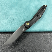 KUB299B Couteau Kubey Barracuda Lame Acier M390 Wharncliffe Manche Titane Black Pivot Roulements à Billes - Livraison Gratuite