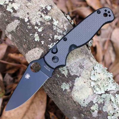SC275CFPBK Couteau Spyderco ButtonUp Lame Acier 8Cr13MoV Black Oxide Manche Black Carbon Fiber / G10 Button Lock | Livraison Gratuite