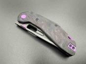 KETM0104 Yakuza CF PUE/SW Couteau Ketuo Yakuza | Lame Tanto Acier 154CM | Manche Purple Marble Carbon Fiber Linerlock - Livraison Gratuite