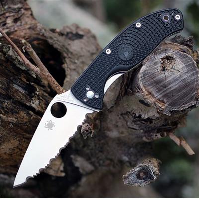 Couteau Spyderco Tenacious Serrated Black Manche FRN SC122SBK - Livraison Gratuite