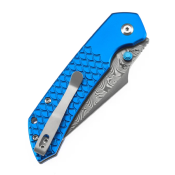 B1034H9 — Couteau Tenable Fenrir Lame Acier Damas Blackwash Harpoon Manche Aluminium Bleu Texture Fishscale Top Liner Lock Livraison Gratuite
