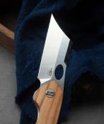 BTKL06B Couteau Bestech Skirmish | Lame Cleaver Acier 154CM | Liner Lock & Manche Bois d'Olivier - Livraison Gratuite