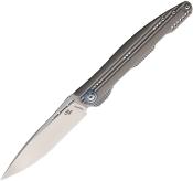 CHJGR — Couteau CH Knives Journey Lame Acier Bohler M390 Drop Point Sablé Dureté 60-62 HRC Manche Titane Gris Framelock - Livraison Gratuite
