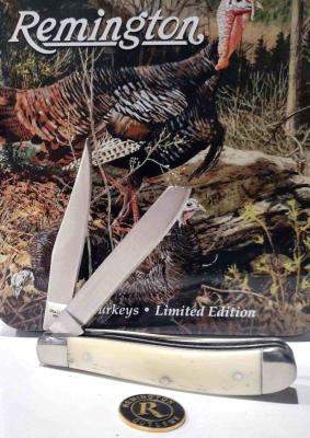 R15687 Coffret Collector Remington Turkey Tin – 2 Couteaux Pliants – Lames Acier Inox – Manche Os Blanc – Boîte Métal Vintage - Livraison Gratuite 