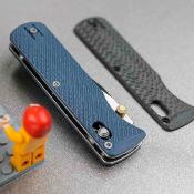 VOSA4112 — Couteau Vosteed Vombat Lame Acier 14C28N Clip Point Satinée Manche G10 Bleu Crossbar Lock - Livraison Gratuite
