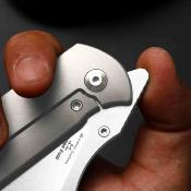 Ki4784A4 Kizer Harpoon Fold | Couteau Lame Drop Point Acier 3-Couches Composite | Manche Titane & Norplex UltreX™ Micarta Frame Lock - Livraison Gratuite