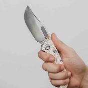 VOSA3906 Vosteed Naga – Couteau pliant lame acier S35VN clip point, manche Bamboo Micarta Ivory Drift sculpté 3D, Top Liner Lock – Livraison Gratuite