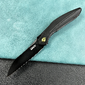 KUB299B Couteau Kubey Barracuda Lame Acier M390 Wharncliffe Manche Titane Black Pivot Roulements à Billes - Livraison Gratuite
