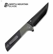 NMB2407GRCFD  North Mountain Blade Chop 2 – Couteau pliant Button Lock Lame Acier SLD-Magic DLC Manche Fibre de Carbone - Livraison Gratuite