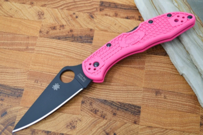 SC11FPPNS30VBK Couteau Spyderco Delica 4 Pink Lame S30V Black Made Japan - Livraison Gratuite