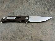 EKC551SBR Eikonic Aperture – Couteau Pliant Flipper Lame D2 Satin – Manche Micarta Brun – Liner Lock – Livraison Gratuite