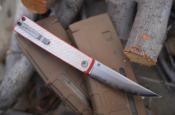 NMB250221 North Mountain Blade  Kaiken Red CF | Couteau Pliant | Lame SLD-Magic San Mai | Manche Carbone Rouge & Gris | Clip - Livraison Gratuite