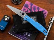 SC259PBL — Couteau Spyderco Charisma Lame Acier CTS BD1N Drop Point Satinée Manche FRN Bleu Lockback USA - Livraison Gratuite