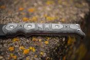 TPMAC230 — Machette TOPS Machete .230 Lame Acier Carbone 1095 Finition Grise Manche Micarta Noir Housse nylon Bushcraft USA Livraison Gratuite