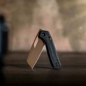 VOSA1802 Vosteed Kroc – Couteau pliant Top Liner Lock Lame Acier S35VN Copper Dune Manche Black Aluminum & Topo G10 - Livraison Gratuite