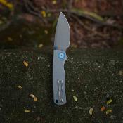 VOSA2612 Vosteed Porcupine A2612 – Couteau Pliant Lame Acier 14C28N Black Button Lock Manche Micarta Gris – Livraison Gratuite