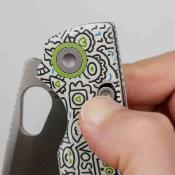 VOSA2620 Couteau Vosteed Porcupine "Doodle Monster" | Lame Drop Point Acier 14C28N | Manche White G10 Top Liner Lock - Livraison Gratuite