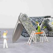 VOSA3727 Vosteed Corgi "Doodle Monster" - Couteau Lame Drop Point Acier 14C28N | Manche G10 Trek Lock - Livraison Gratuite