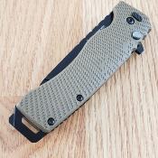 OEXD130AC Couteau OUTDOOR EDGE Razor XD1 Button Lock Lame Acier 420J2 Manche GFN Marron - Livraison Gratuite