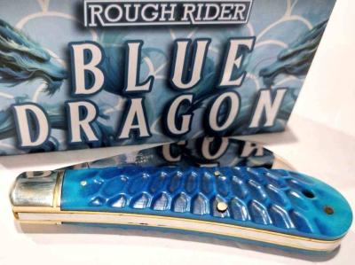 RR2714 Rough Rider Dragon Bone – Couteau Lame Hawkbill Acier 440 Manche Os Sculpté Blue Dragon – Slip Joint – Livraison Gratuite