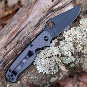 SC275CFPBK Couteau Spyderco ButtonUp Lame Acier 8Cr13MoV Black Oxide Manche Black Carbon Fiber / G10 Button Lock | Livraison Gratuite