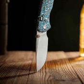 VOSA1609 Couteau pliant Vosteed Marten | Lame Drop Point acier 154CM | Top Liner Lock | Manche FCarbone bleu – Livraison Gratuite