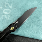 KUB299B Couteau Kubey Barracuda Lame Acier M390 Wharncliffe Manche Titane Black Pivot Roulements à Billes - Livraison Gratuite