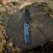 VOSA2627 — Couteau Vosteed Porcupine Lame Acier Sandvik 14C28N Drop Point Stonewash Noir Manche G10 Bleu Top Linerlock - Livraison Gratuite