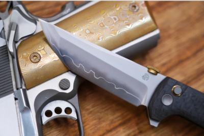 NMB2406C Couteau NORTH MOUNTAIN BLADE Chop 2 Lame Acier SLD-Magic San Mai Tanto Manche Carbone Button Lock - Livraison Gratuite