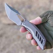 ATZ1887GGY Couteau Artisan Cutlery Dark Wing | Lame Acier S35VN Stonewash | Manche Titane Gris | Livraison Gratuite