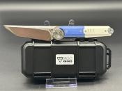 STEDG2303 Stedemon NOC DG23 Tanto – Lame Acier 440C Manche G10 Bleu/Blanc Clip Coffret - Livraison Gratuite