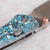 VOSA1609 Couteau pliant Vosteed Marten | Lame Drop Point acier 154CM | Top Liner Lock | Manche FCarbone bleu – Livraison Gratuite