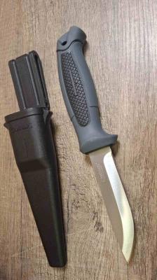 Lot de 3 CM19619 Couteau fixe Camillus Felix | Lame Drop Point acier 420 titane | Manche bi-matière gris/noir avec fire starter | Étui plastique – Livraison Gratuite