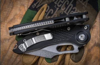 MCT16910 Couteau Microtech Stitch Automatique Lame Wharncliffe Acier M390 Manche Aluminium Noir Made in USA