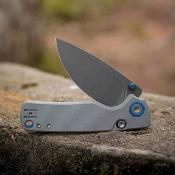 VOSA2612 Vosteed Porcupine A2612 – Couteau Pliant Lame Acier 14C28N Black Button Lock Manche Micarta Gris – Livraison Gratuite