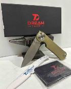 DTK4245TGR Dreamtech Gold – Couteau Lame Acier D2 Button Lock Manche Titane Doré – Livraison Gratuite