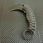 EE10A130BK Elitedge Karambit Spring Assisted | Couteau Lame Karambit Claw Acier 440C Black Serrated | Manche Black Anodized Aluminum - Livraison Gratuite