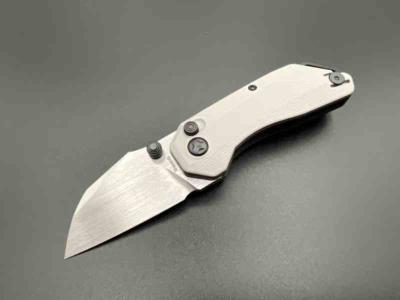 KETM090 Ketuo Rhapsody - Couteau Pliant Button Lock Lame Acier 14C28N Satin Wharncliffe Manche G10 Gris - Livraison Gratuite