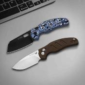 KIV348829BSA1 Couteau Kizer Sheepdog C01C | Lame Sheepsfoot Acier Nitro-V Black PVD | Manche Blue Vortex Micarta Button Lock - Livraison Gratuite