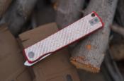 NMB250221 North Mountain Blade  Kaiken Red CF | Couteau Pliant | Lame SLD-Magic San Mai | Manche Carbone Rouge & Gris | Clip - Livraison Gratuite