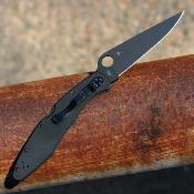 SC07BKP Spyderco Police Black  – Couteau Pliant Lockback, Lame Clip Point VG-10 Noire, Manche Acier Inox Noir Japan - Livraison Gratuite