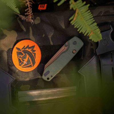 VOSA2929  Couteau Vosteed Raccoon 2.0 | Lame Modified Sheepsfoot Acier 14C28N | Manche Green G10 Button Lock - Livraison Gratuite