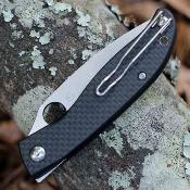 SC274CFP Couteau Spyderco Mantra 4 Lame Acier 8Cr13MoV Leaf-Shaped Manche Black Carbon Fiber / G10 Liner Lock | Livraison Gratuite