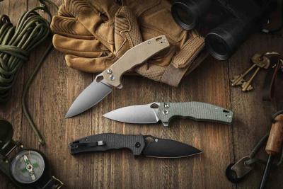 TVTY20NG14 Trivisa Corvus-03N – Couteau pliant Button Lock Lame Acier 14C28N Bead Blasted Manche Tan G10 - Livraison Gratuite