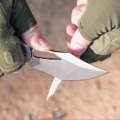 ATZ1887GGY Couteau Artisan Cutlery Dark Wing | Lame Acier S35VN Stonewash | Manche Titane Gris | Livraison Gratuite